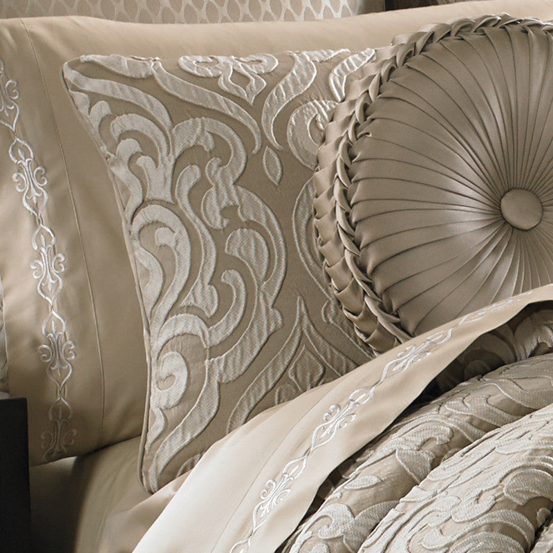 J Queen New York Astoria Comforter Set - White - Queen